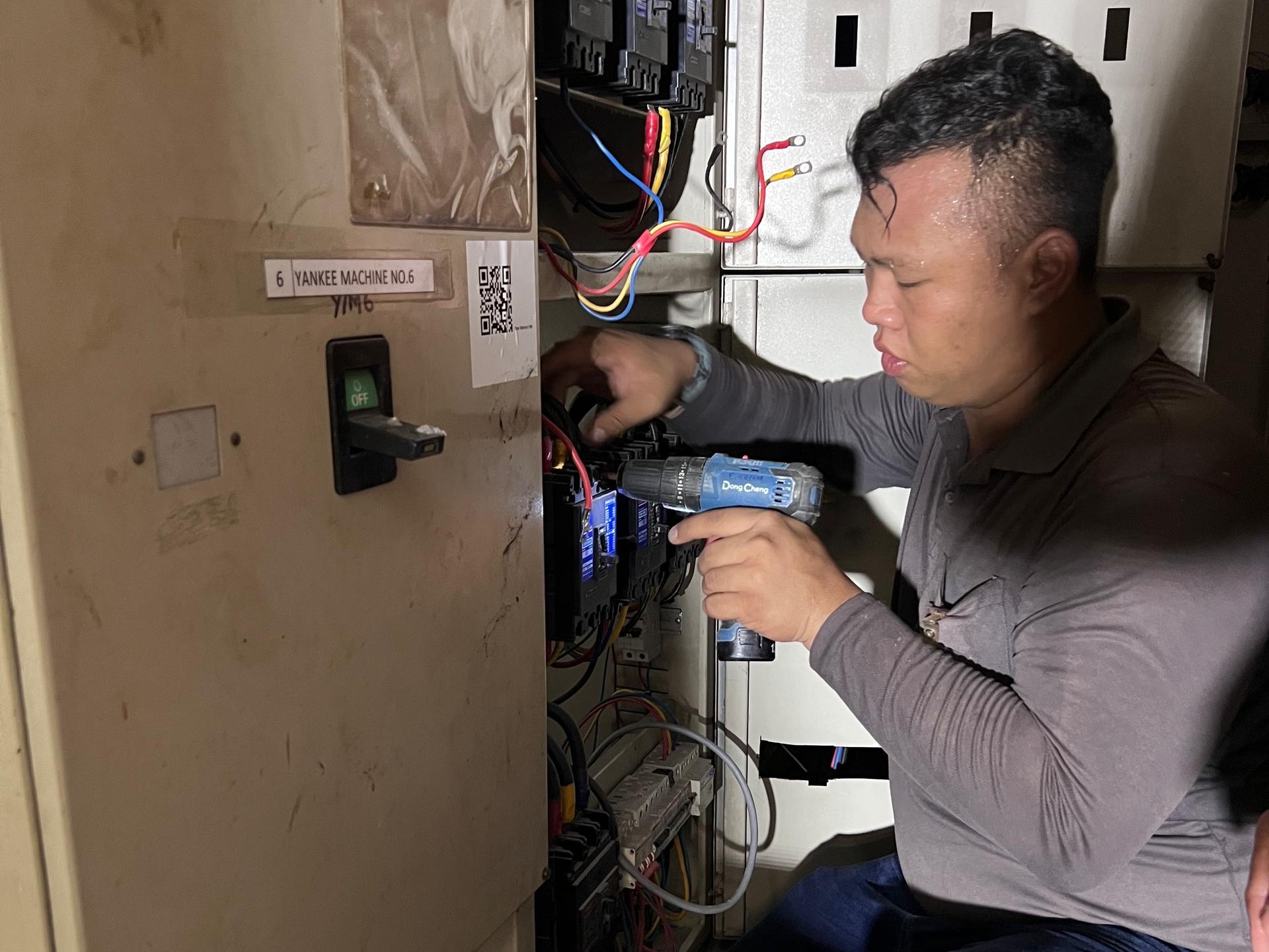 High-capacity electrical system for manufacturing facility